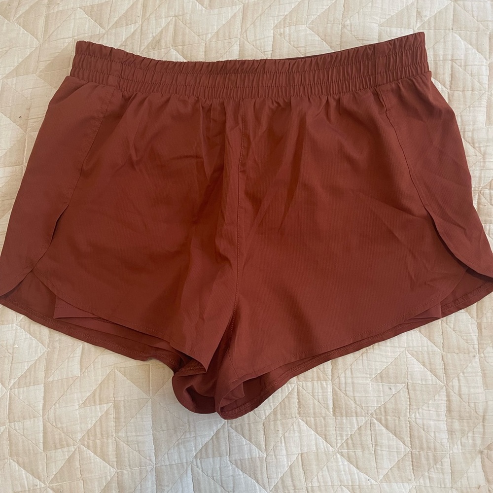 Girlfriend Collective Sedona trail shorts large